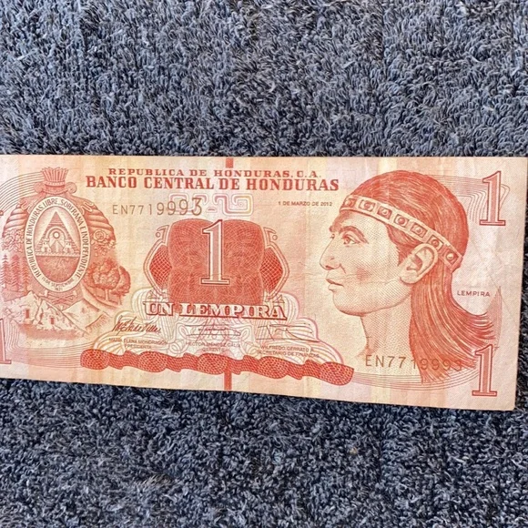 Iraq Circulated 250 Dinar Bank Note and a Circulated Honduran Paper Money Bill - Picture 10 of 13